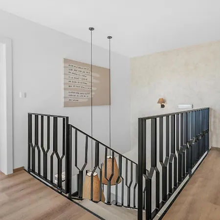 4 Bedroom Gorgeous In *