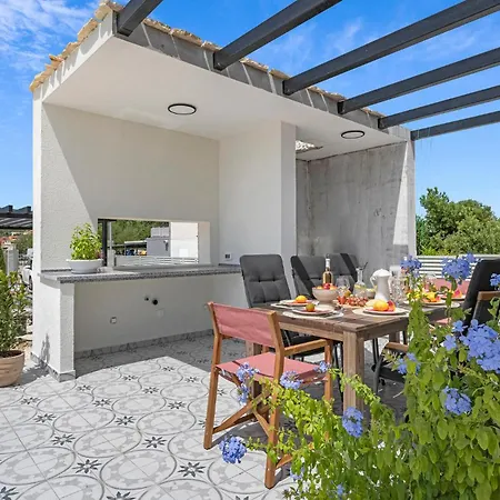 Semesterbostad 4 Bedroom Gorgeous In Bilice