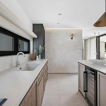 Semesterbostad 4 Bedroom Gorgeous In Bilice