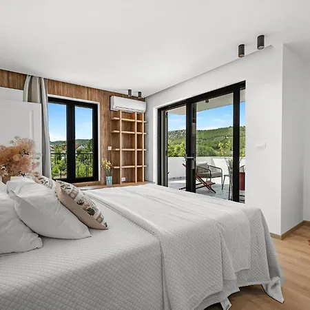 4 Bedroom Gorgeous In Bilice