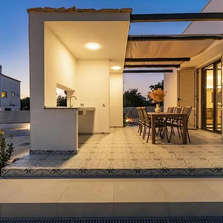 4 Bedroom Gorgeous In *