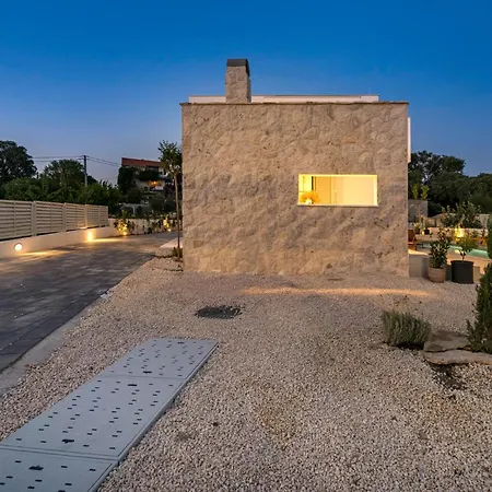 4 Bedroom Gorgeous In * Bilice