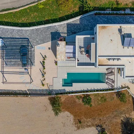 4 Bedroom Gorgeous In Semesterbostad *