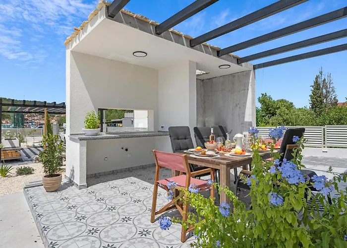 Holiday home 4 Bedroom Gorgeous In Bilice