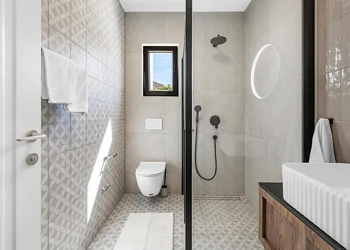 4 Bedroom Gorgeous In *