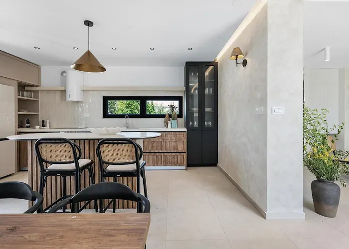 Holiday home 4 Bedroom Gorgeous In