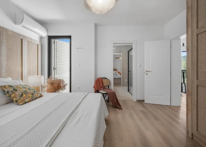 4 Bedroom Gorgeous In Holiday home