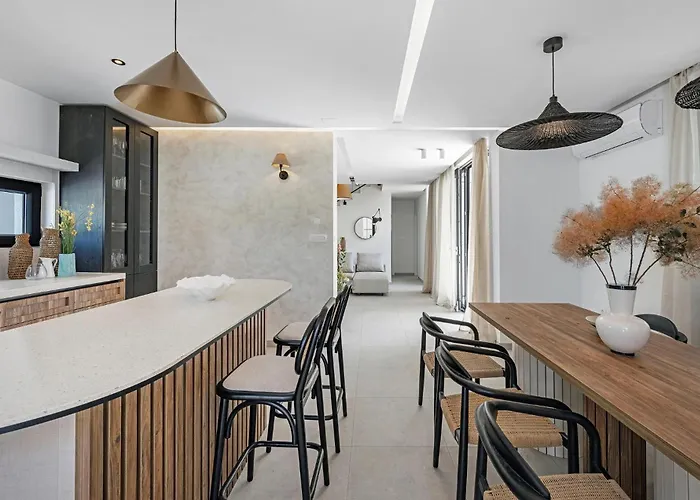 Holiday home 4 Bedroom Gorgeous In