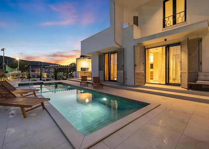 4 Bedroom Gorgeous In Holiday home Bilice