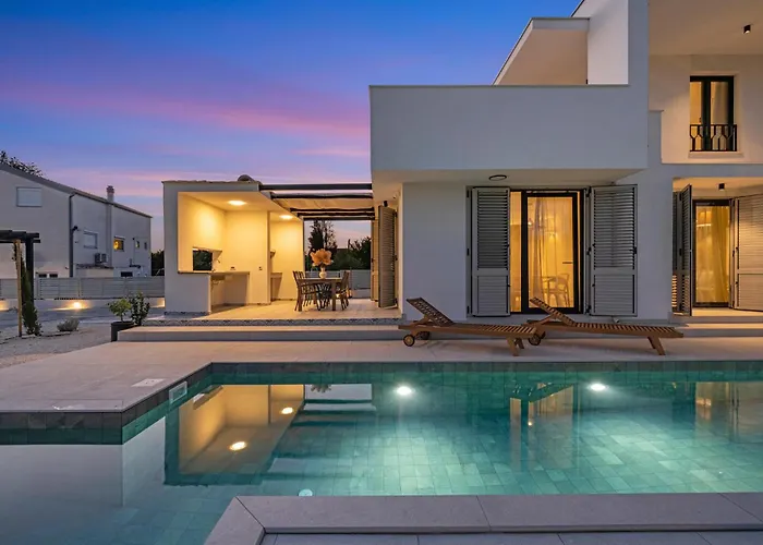 4 Bedroom Gorgeous In *