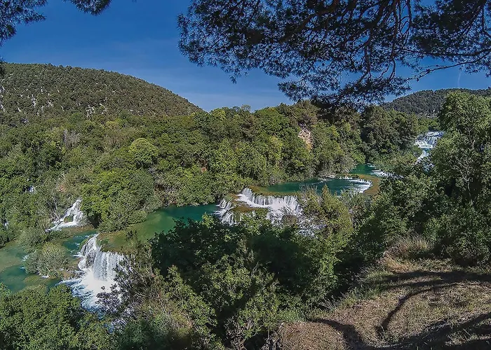 4 Bedroom Gorgeous In Holiday home Bilice